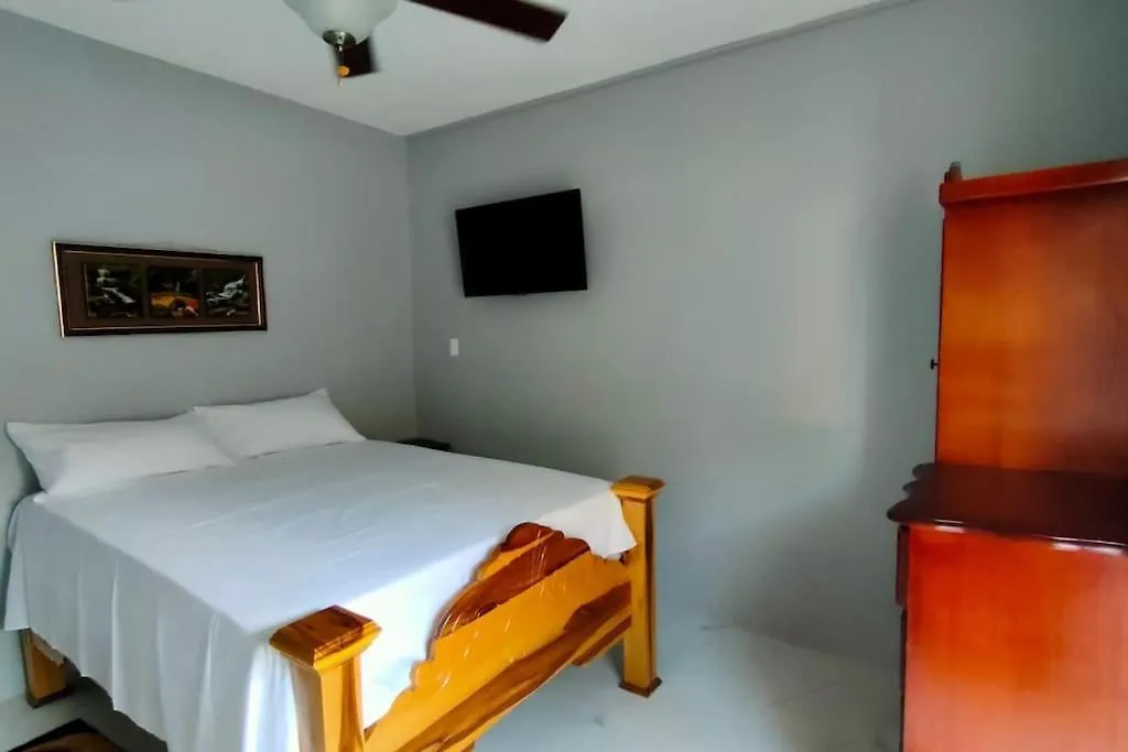 Hill View Escape Apartamento Kingston